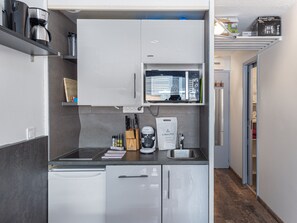 Fridge, microwave, dishwasher, coffee/tea maker