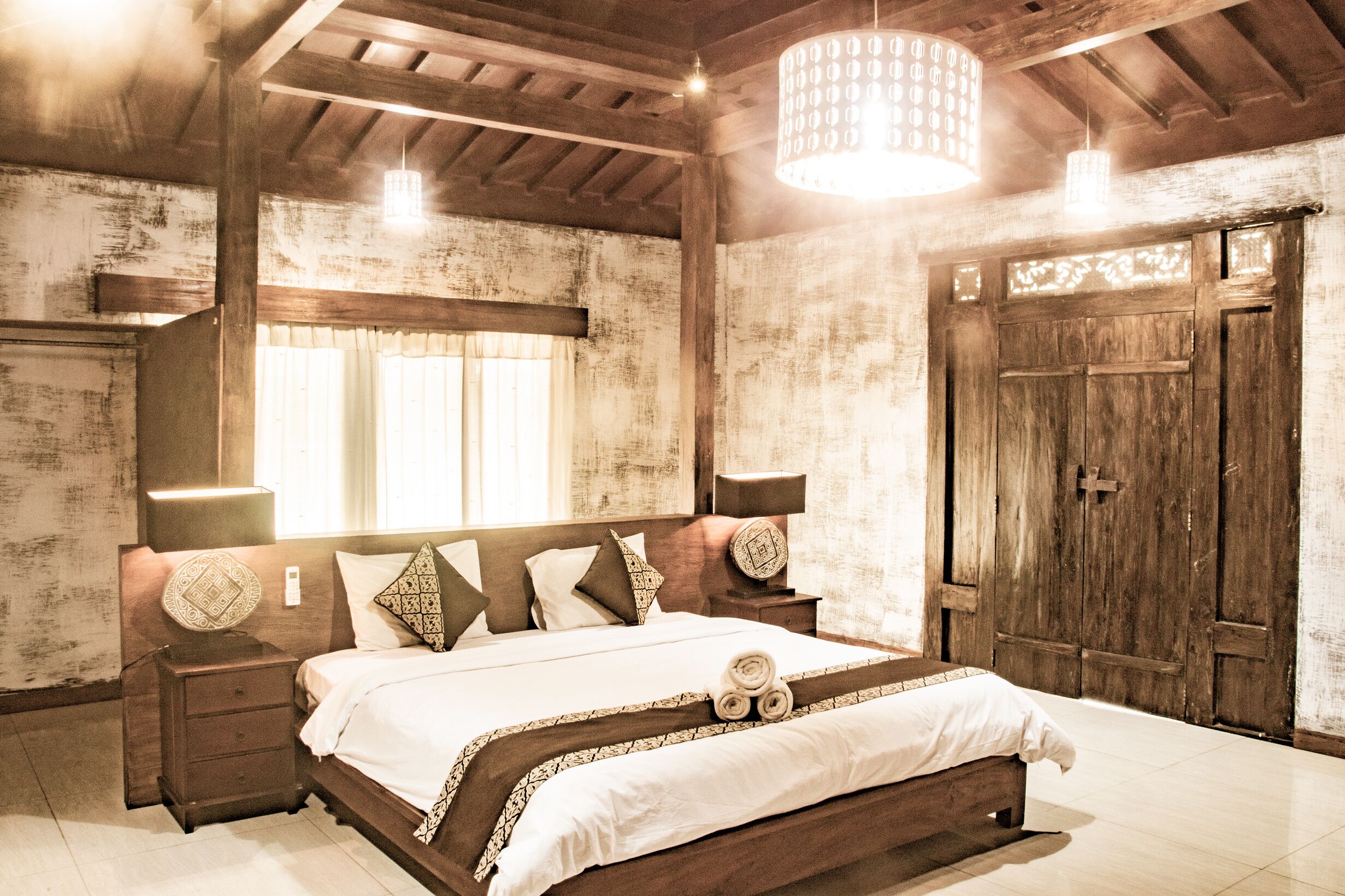 Classic Room | Meja, cadar katil 