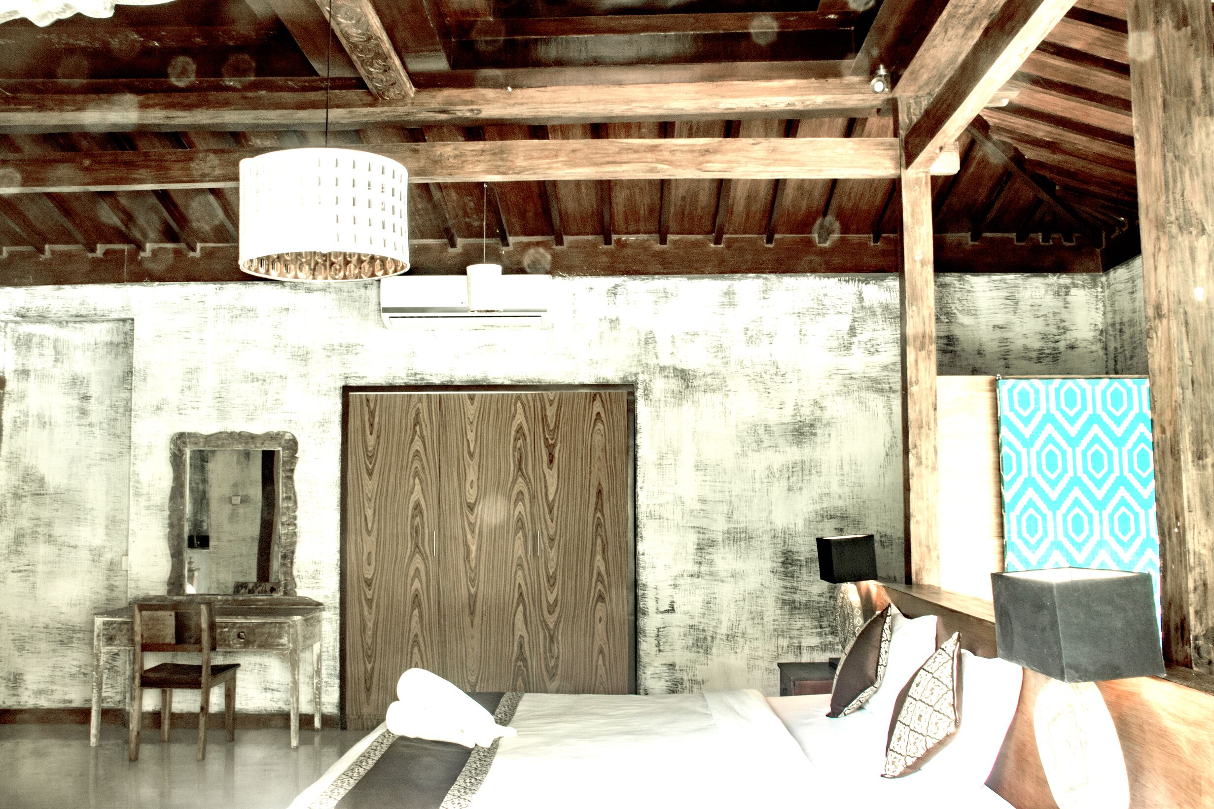 Classic Room | Desk, bed sheets
