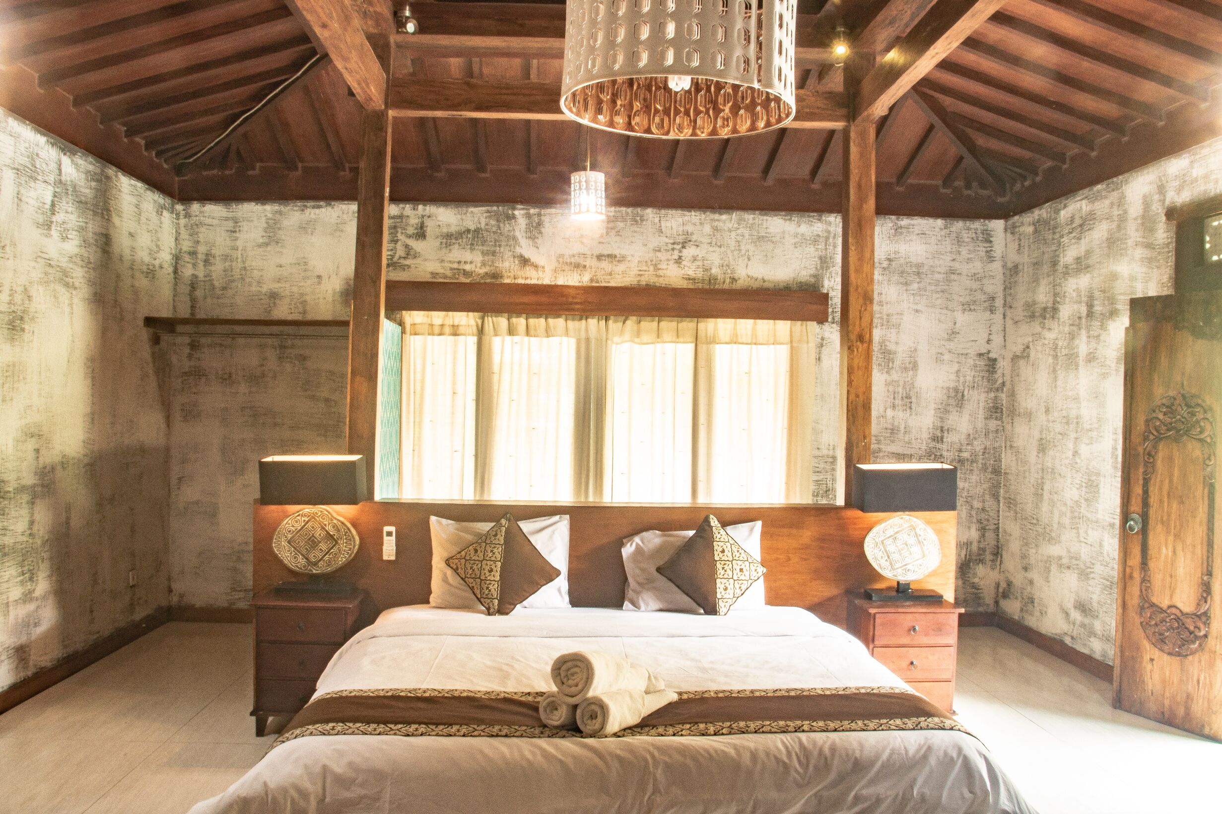 Classic Room | Desk, bed sheets