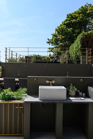 Enceinte de lâhĂ©bergement