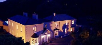 Clifden's premier holiday home with heated pool + sauna - sleeps 24