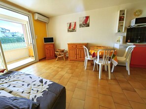 Interior - Spacious studio with pool, near the beach (Cap d'Agde)