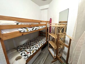 1 bedroom, WiFi - Renovated T2 with pool and parking, 50m from beach, free wifi (Cap d'Agde)