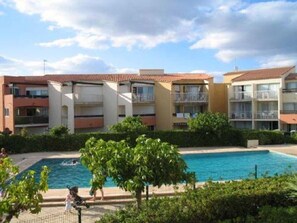 Pool - Renovated T2 with pool and parking, 50m from beach, free wifi (Cap d'Agde)