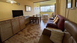 Unclassified image, 3 of 13, button - Bright Studio with Pool, Sleeps 4, Washer, Parking, 200m from Beach (Cap d'Agde)