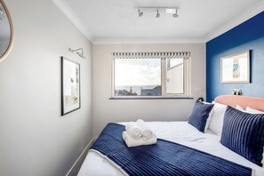 5 bedrooms, Egyptian cotton sheets, desk, iron/ironing board