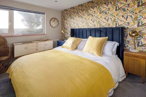 5 chambres, draps en coton égyptien, bureau, fer et planche à repasser