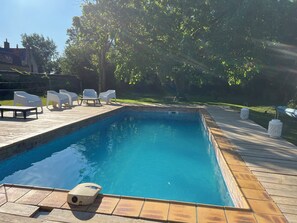 Outdoor pool, a heated pool - A charming Domaine de La Béchetière, located 2h15 from Paris! (Parcé-sur-Sarthe)