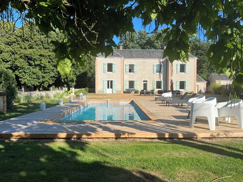 A charming Domaine de La Béchetière, located 2h15 from Paris!