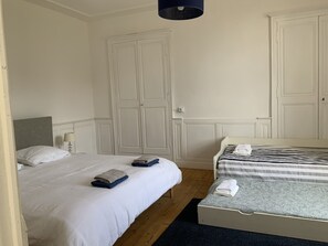 6 bedrooms, WiFi, bed sheets - A charming Domaine de La Béchetière, located 2h15 from Paris! (Parcé-sur-Sarthe)