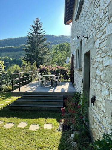 Magnifique maison en pierre rénovée -1er étage 70m², 5 pers - terrasse - jardin