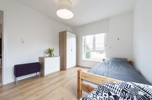 2 bedrooms, iron/ironing board, travel cot, free WiFi