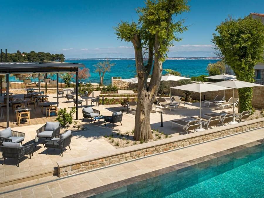 Seasonal outdoor pool, sun loungers