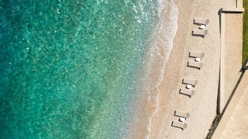 En la playa y camas de playa gratuitas