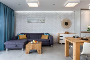 TV - Porta Mare 84 |Seaside Apartment | Desk (Dziwnówek)