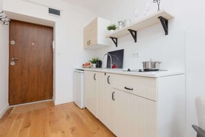 Fridge, microwave, stovetop, cookware/dishes/utensils