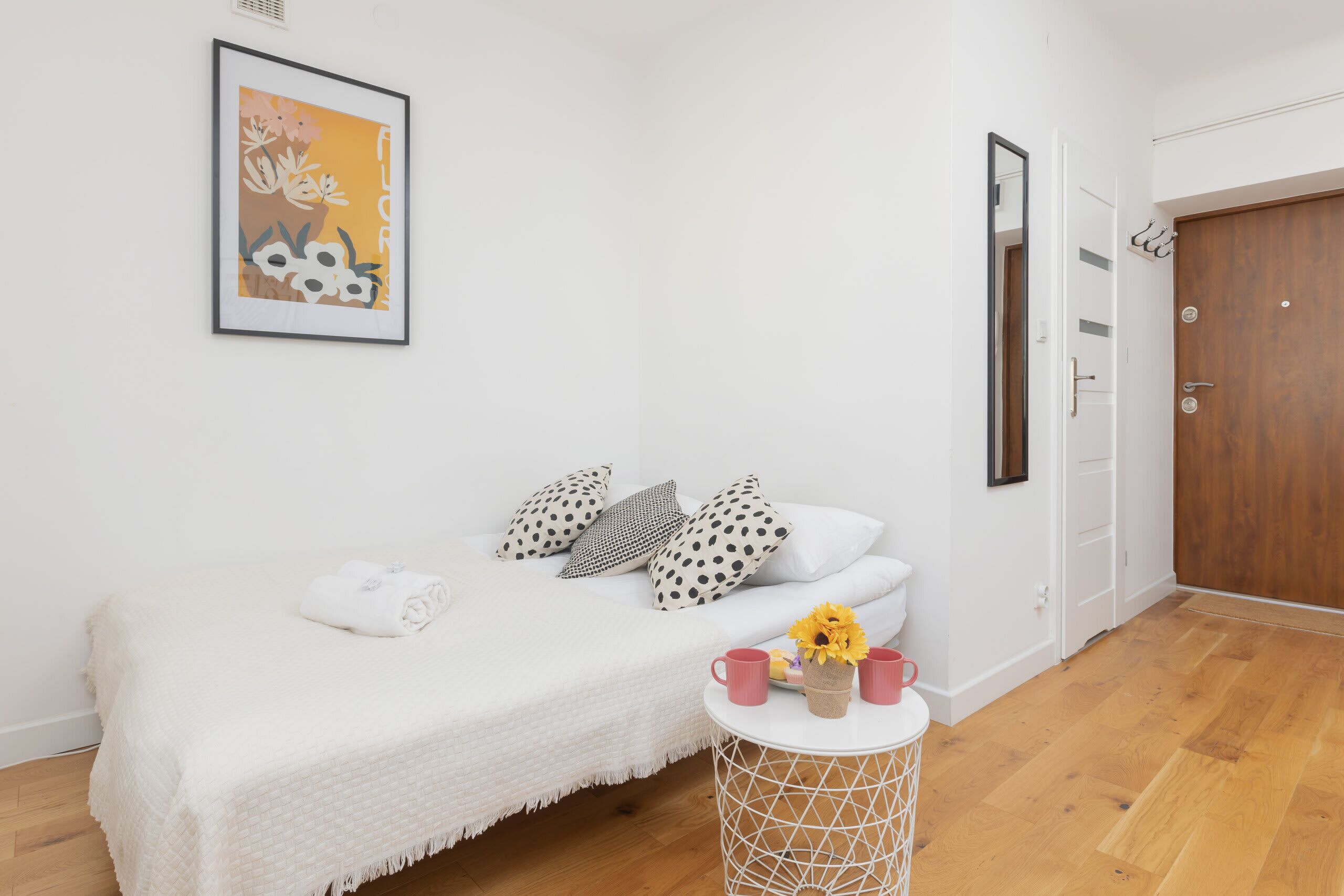 Iron/ironing board, WiFi, bed sheets