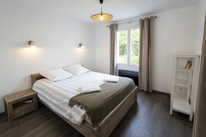 9 bedrooms, iron/ironing board, free WiFi, bed sheets