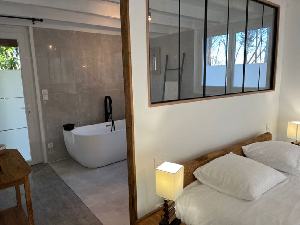 9 chambres, fer et planche à repasser, Wi-Fi gratuit, draps fournis