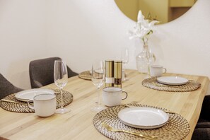 Design Studio 75 m2 | Egyptian cotton sheets, premium bedding, memory foam beds, desk - VISIMO Apartments St Georgen-Strasse St Gallen - Design City Nature (St. Gallen)