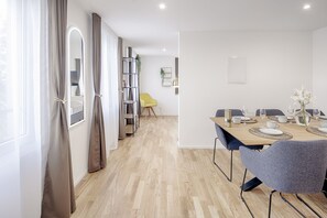 Design Studio 75 m2 | Egyptian cotton sheets, premium bedding, memory foam beds, desk - VISIMO Apartments St Georgen-Strasse St Gallen - Design City Nature (St. Gallen)