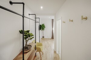 商务套房 | 埃及棉床单、高档床上用品、记忆海绵床垫、办公桌