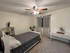 3 bedrooms, WiFi, bed sheets