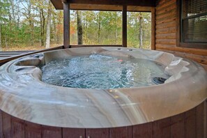 Bañera de hidromasaje al aire libre