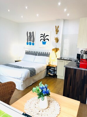 Bügeleisen/Bügelbrett, kostenloses WLAN, Bettwäsche