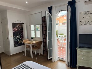 Bügeleisen/Bügelbrett, kostenloses WLAN, Bettwäsche