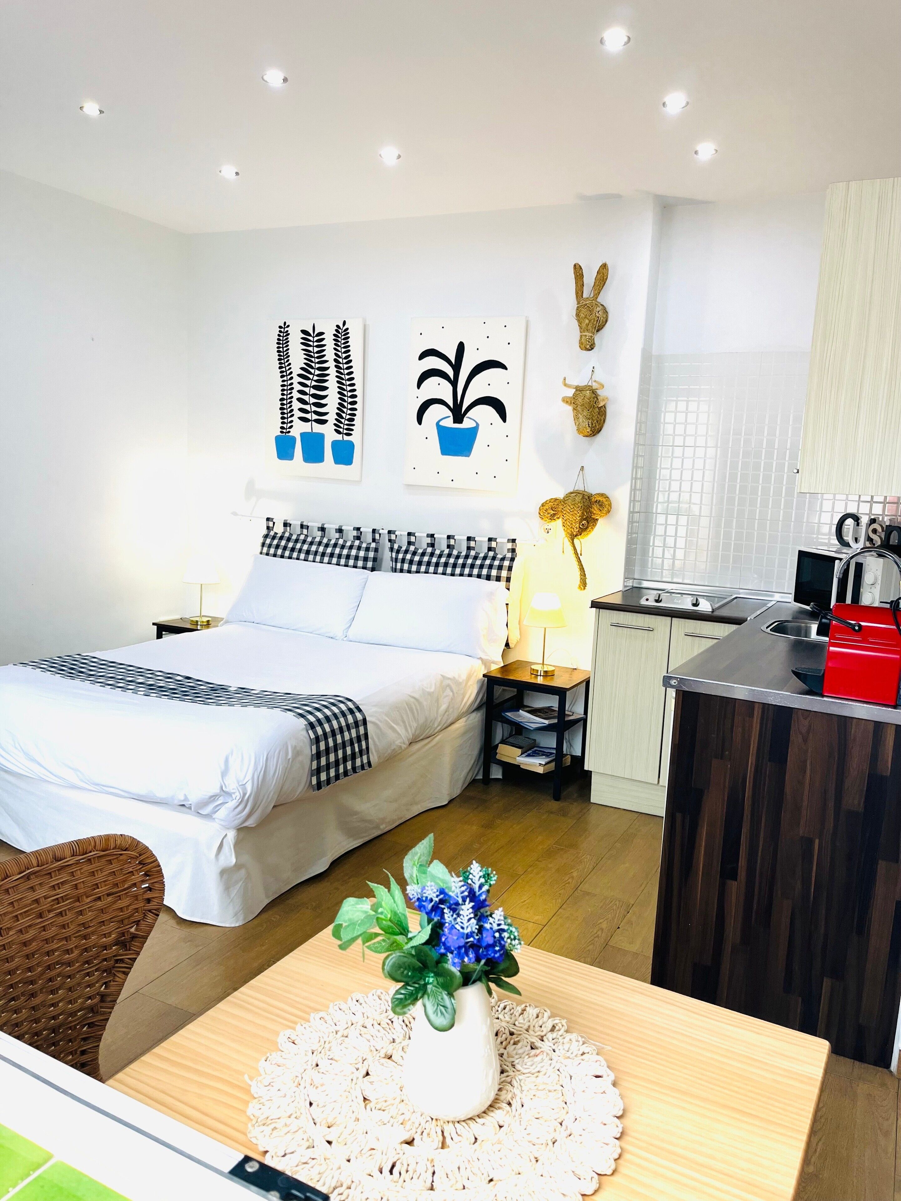 Een strijkplank/strijkijzer, gratis wifi, beddengoed