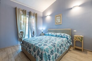 2 bedrooms, iron/ironing board, bed sheets