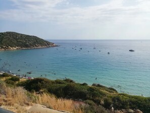 Beach nearby - Vacation Home 'Ibiscus Rosa 2" with Mountain View, Terrace & A/C (Geremeas)