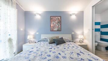 2 bedrooms, iron/ironing board, bed sheets