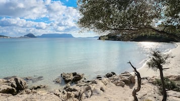 Una spiaggia nelle vicinanze