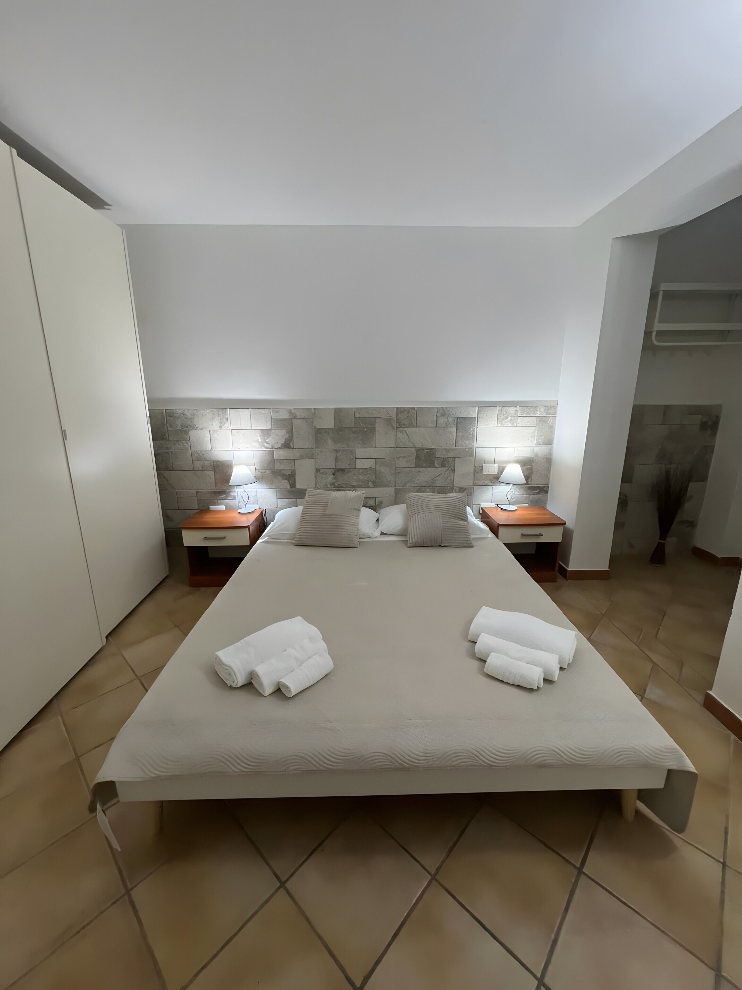 1 bedroom, bed sheets