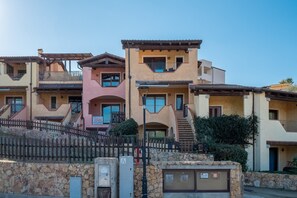 Exterior - Vacation Home "Residence Orizzonti App N 3" with Private Terrace & A/C (Golfo Aranci)