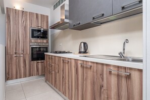 Kühlschrank, Ofen, Herdplatte, Geschirrspüler