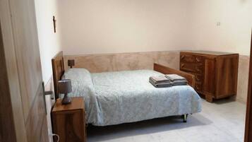 1 bedroom, bed sheets