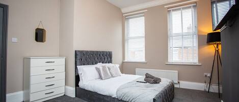 4 bedrooms, iron/ironing board, free WiFi, bed sheets