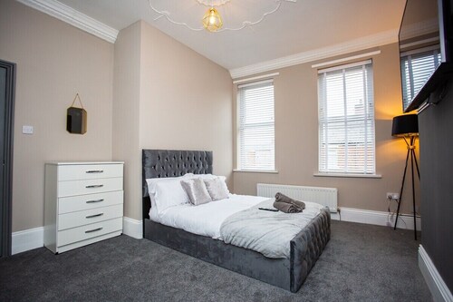 Modern Interior Spacious  Four Bedroom Apartment