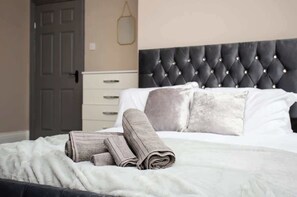 4 chambres, fer et planche à repasser, Wi-Fi gratuit, draps fournis