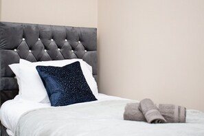 4 bedrooms, iron/ironing board, free WiFi, bed sheets