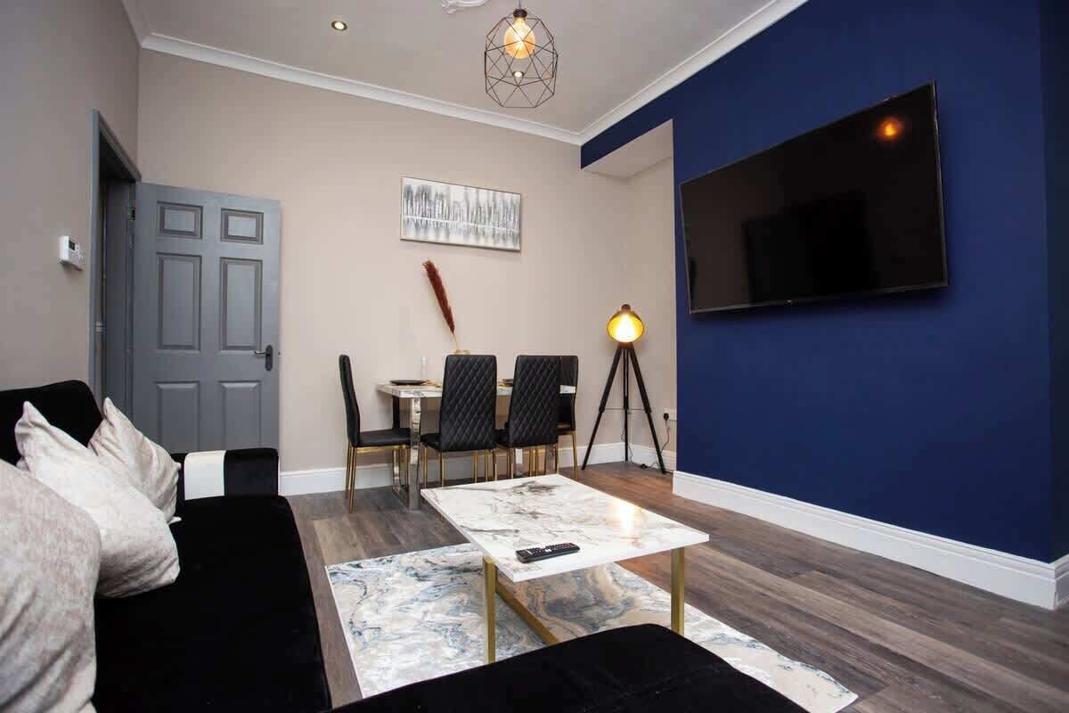 Modern Interior Spacious  Four Bedroom Apartment - Tynemouth