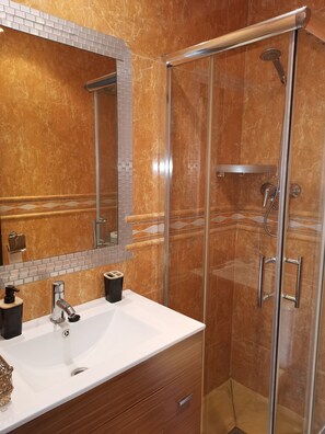 Bruser, boblebadekar, hårtørrer, bidet