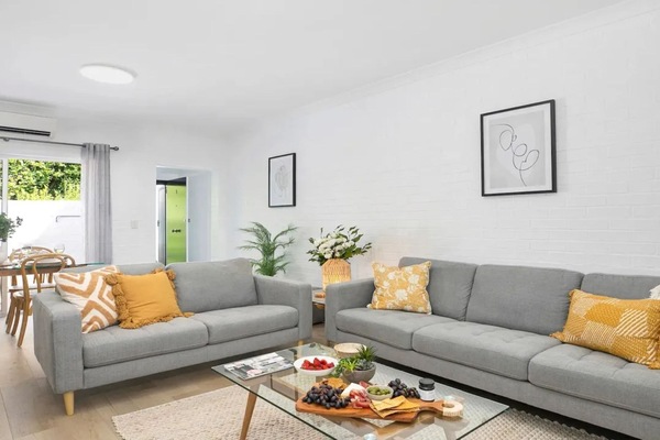 Central to cafes, restaurants and local supermarket