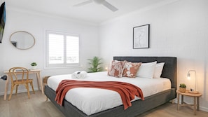 2 slaapkamers, een bureau, een laptopwerkplek