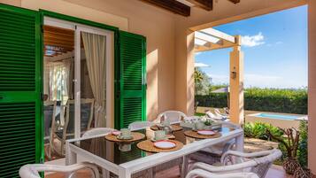 Outdoor dining