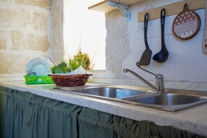 Frigorifero, microonde, piano cottura, macchina per tè/caffè